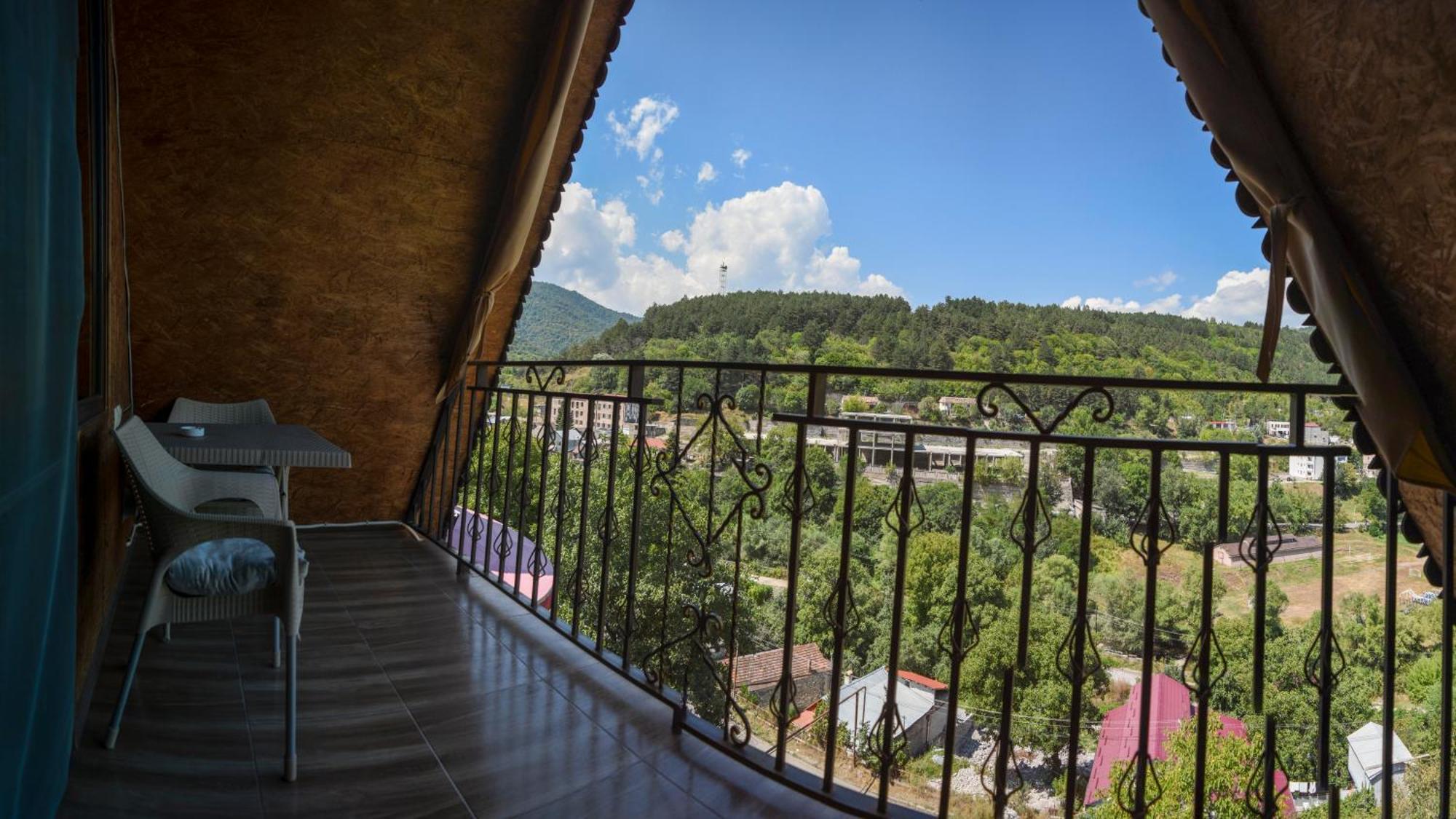 Dom Adonis Hotel Dilijan Luaran gambar